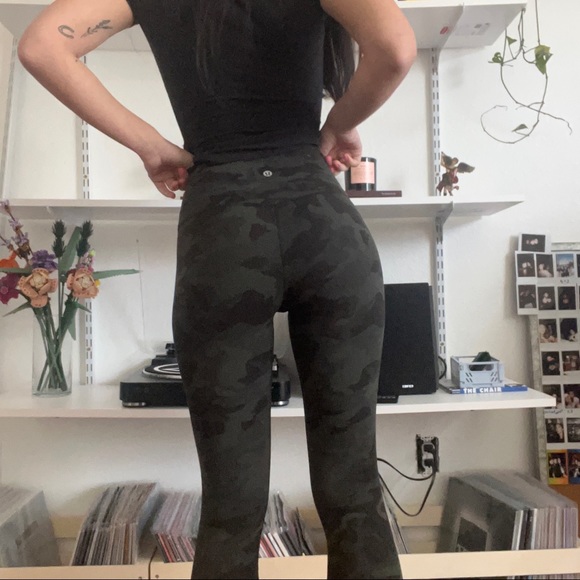 LULULEMON CROP ALIGN PANT - Picture 3 of 7